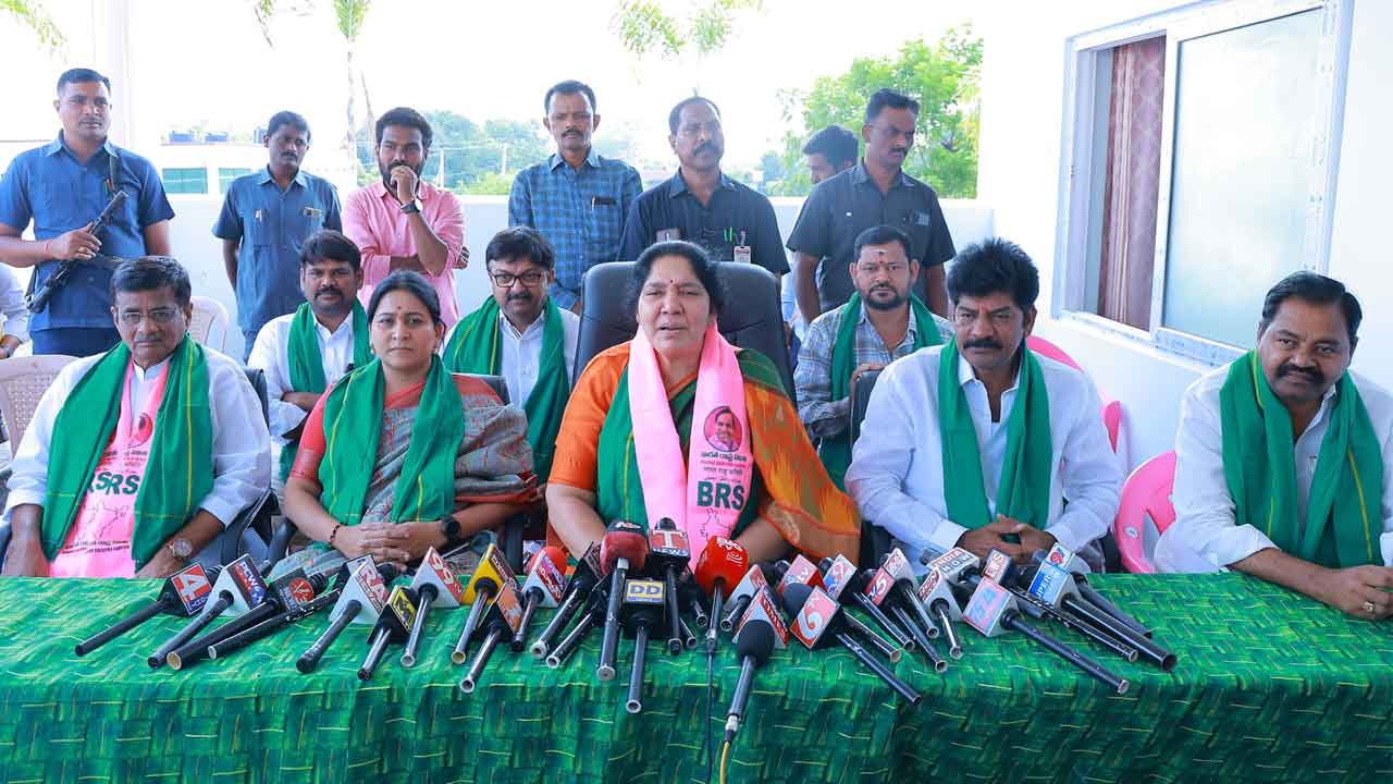 Minister Sathyavathi | రైతుబంధును అడ్డుకునేలా కుట్రలు చేస్తున్న కాంగ్రెస్‌ పార్టీని బొందపెట్టాలి : మంత్రి సత్యవతి