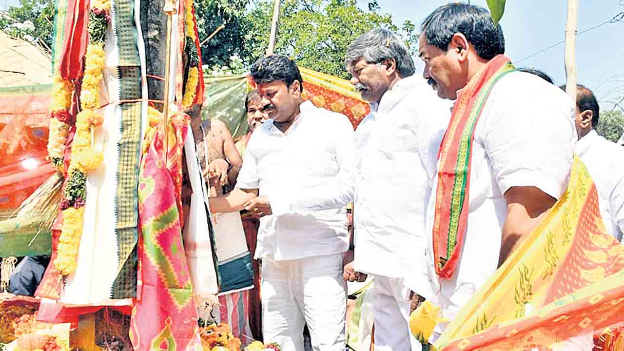 హమాలీబస్తీలో వైభవంగా బొడ్రాయి ప్రతిష్ఠ