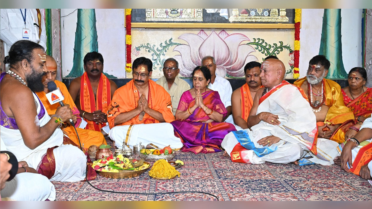 Srisailam | శ్రీశైలంలో శాస్త్రోక్తంగా దసరా మహోత్సవాలకు అంకురార్పణ