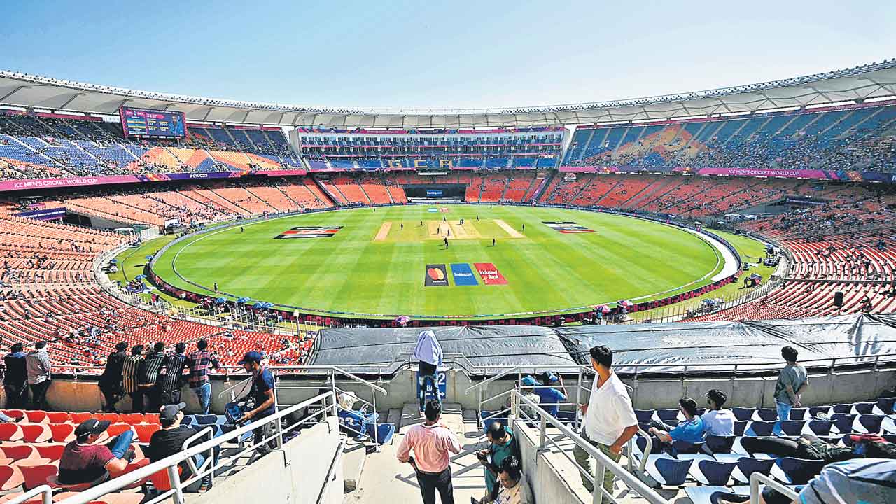 CWC | ప్రపంచంలోనే అతిపెద్ద స్టేడియంలో వరల్డ్‌కప్‌ ఆరంభ మ్యాచ్‌.. పట్టుమని పది వేల మంది కూడా రాని ప్రేక్షకులు