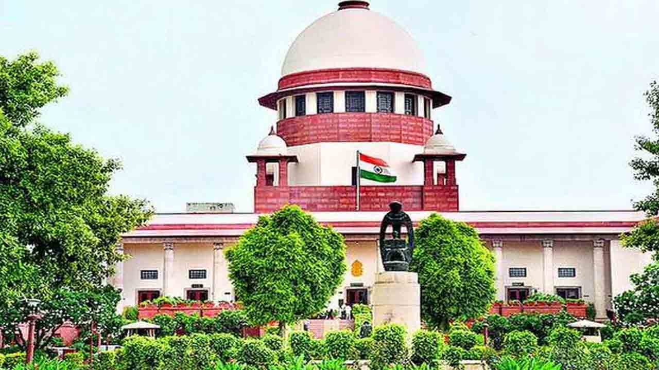 Supreme Court | గవర్నర్లు బిల్లులపై చర్యలు తీసుకోవాలని.. క్లియరెన్స్లో జాప్యంపై సుప్రీంకోర్టు కఠిన   వ్యాఖ్యలు