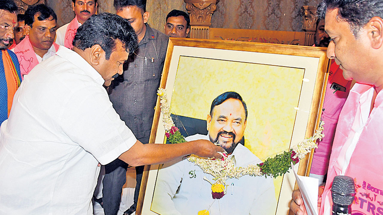 ‘లాస్య’ను భారీ మెజార్టీతో గెలిపించాలి