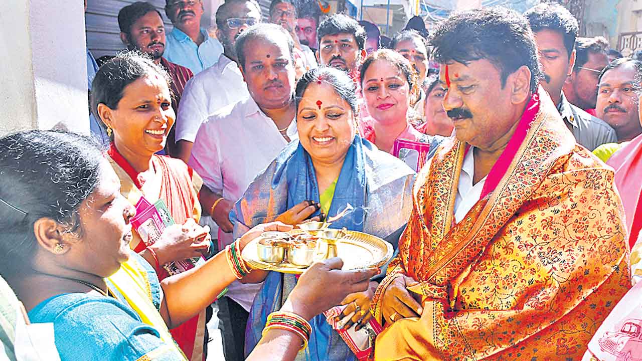 ఒక్కటే మాట.. గులాబీ బాట