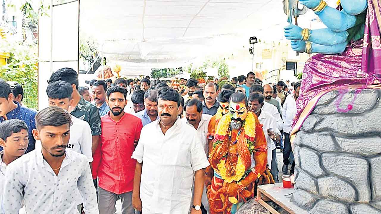 హమాలీబస్తీలో బోనాల జాతర..