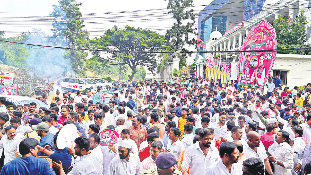 తెలంగాణ భవన్‌లో సంబురాలు