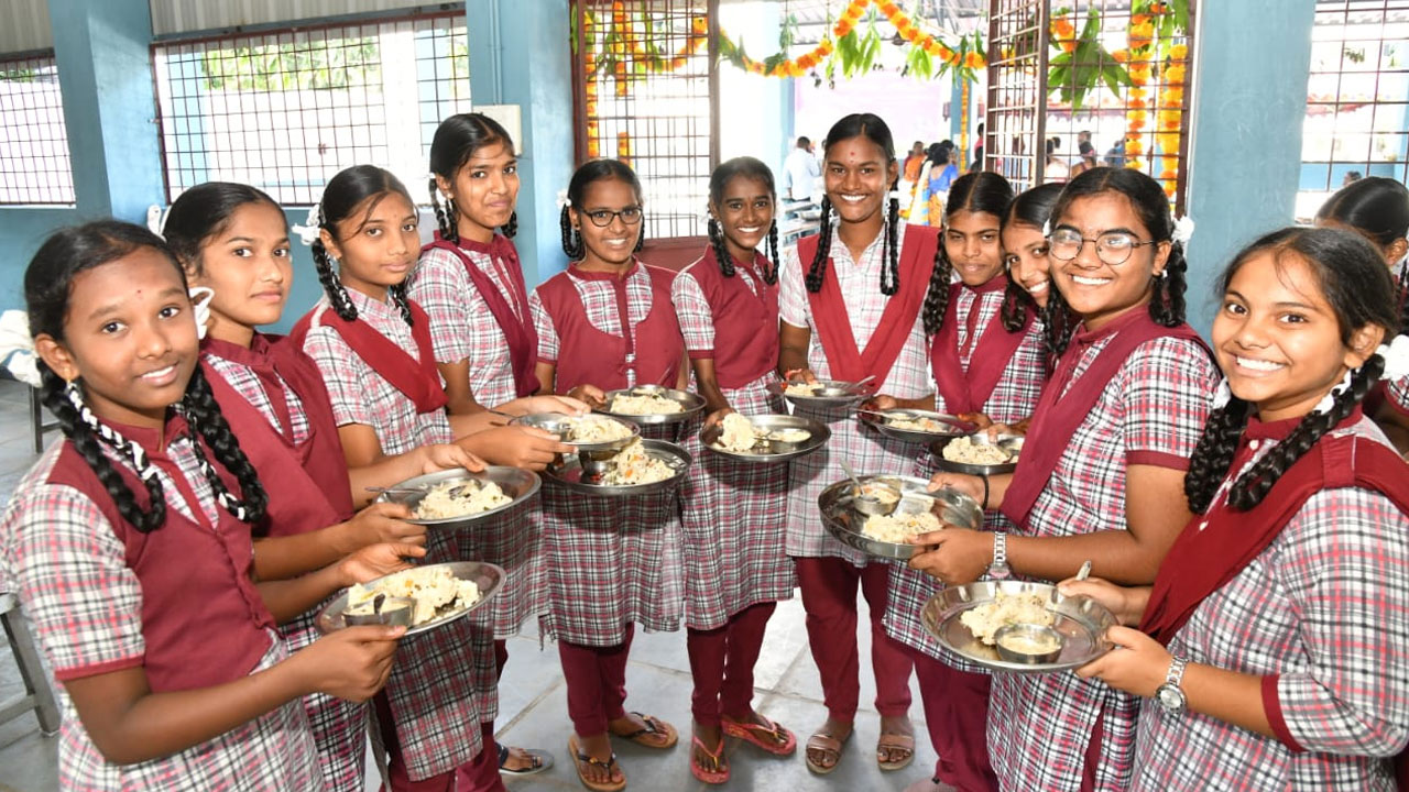 CM Breakfast | సర్కారు బడుల్లో నవ శకం..రాష్ట్ర వ్యాప్తంగా సీఎం బ్రేక్‌ఫాస్ట్‌ పథకం ప్రారంభం