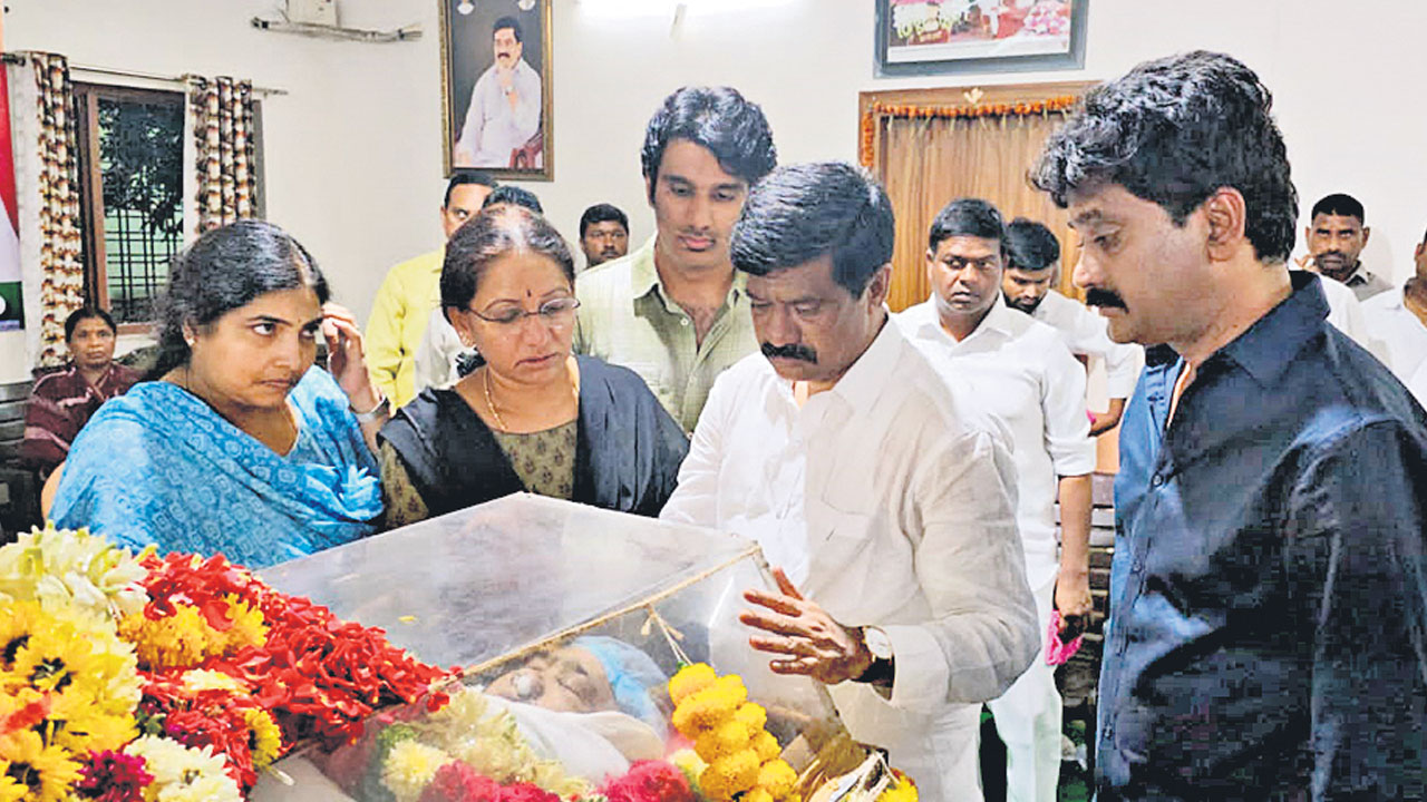 మంత్రి వేములకు మాతృవియోగం