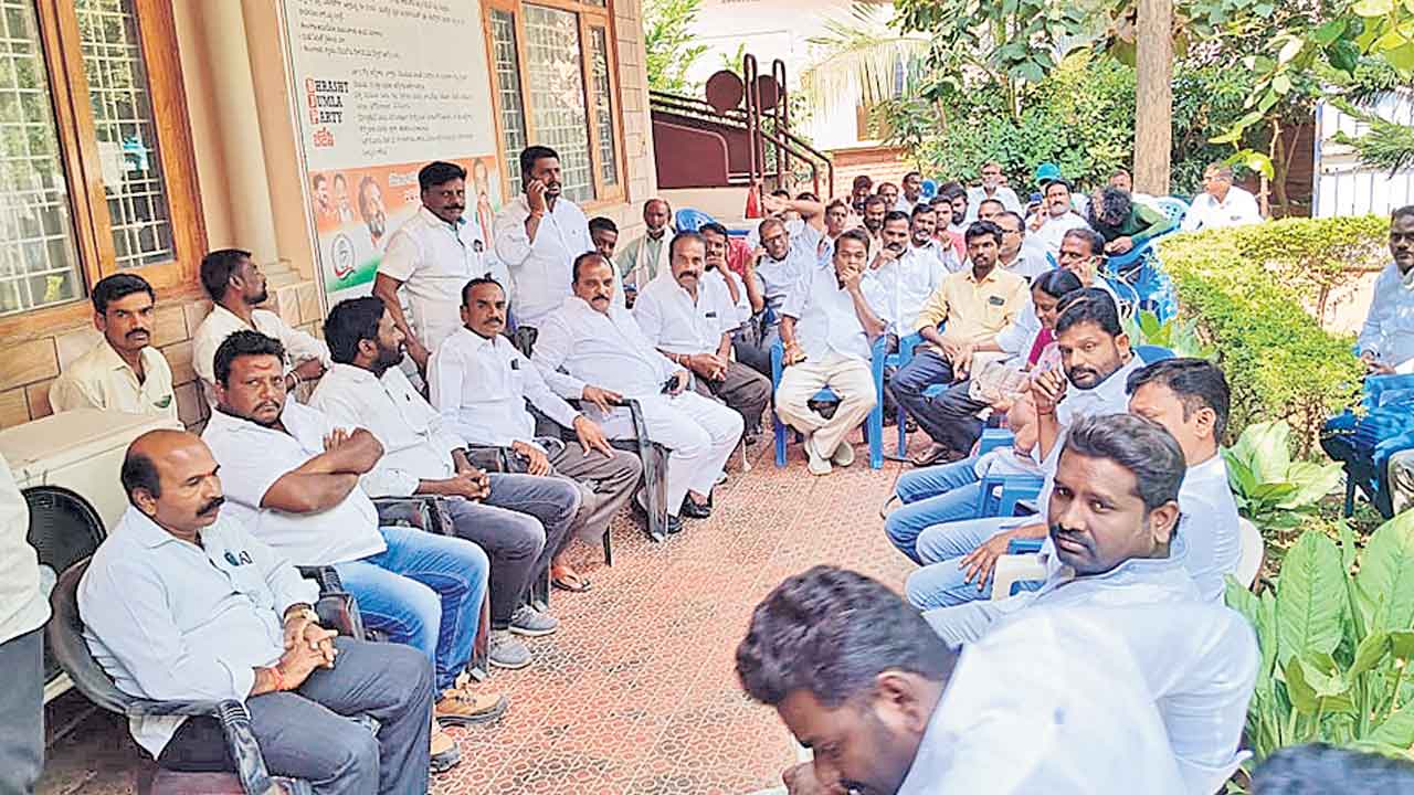 Congress | కాంగ్రెస్‌లో మాకు గుర్తింపు లేదు.. నిన్న కాక మొన్న వచ్చిన రేవూరికి టికెట్టా?: పరకాల నేత ఇనగాల వెంకట్రాంరెడ్డి