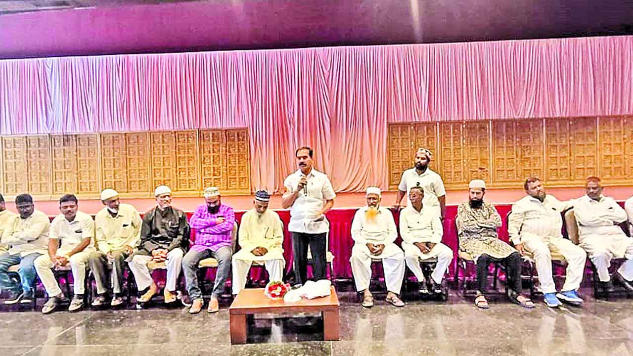 మైనార్టీల సంక్షేమానికి పెద్దపీట