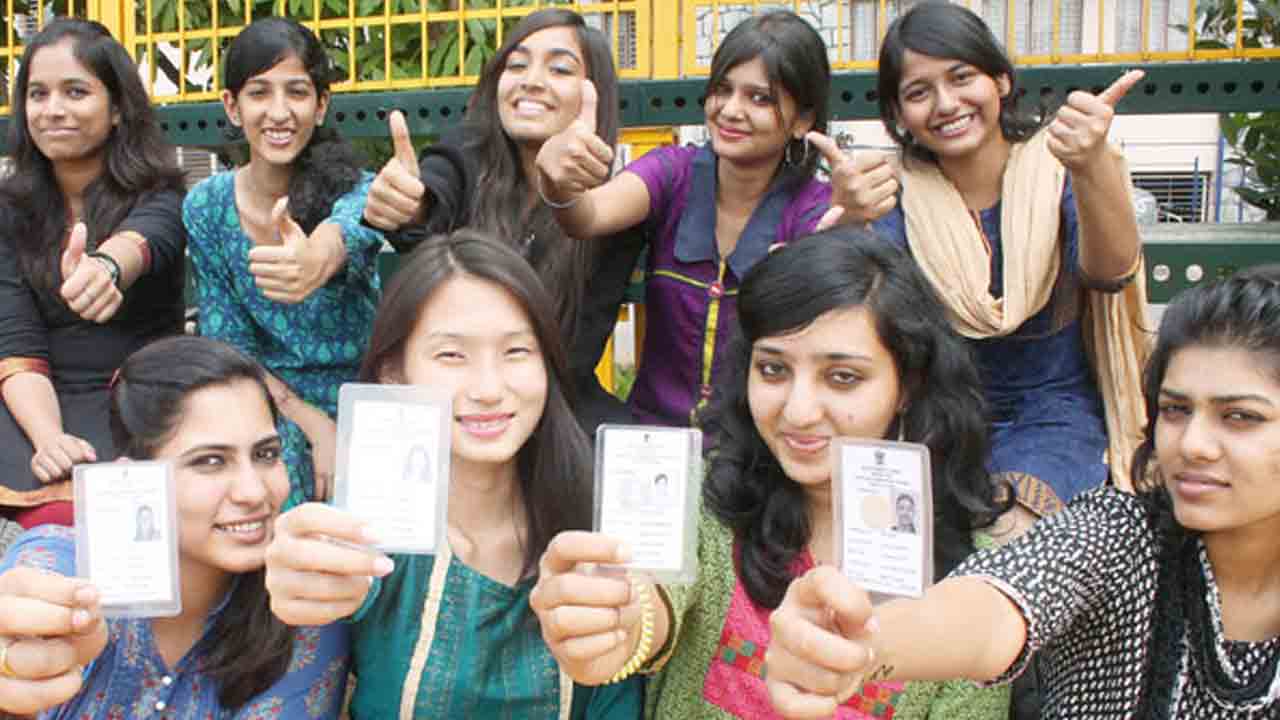 బాలికలకు రాజకీయాలపై ఆసక్తి తక్కువే!