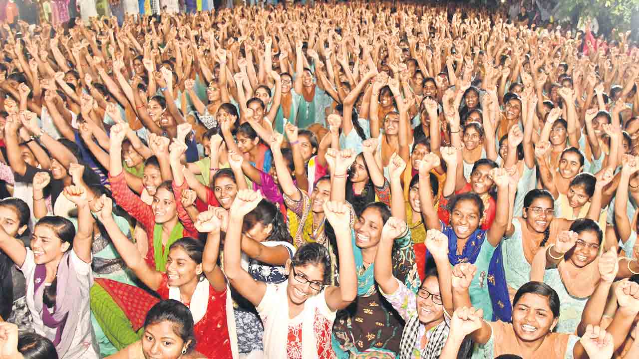 మీరే నిర్ణేతలు..