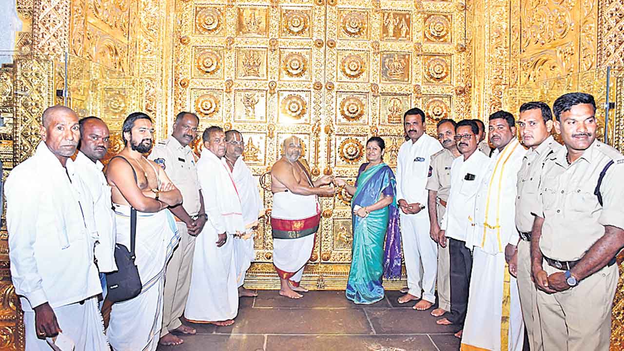 యాదగిరిగుట్ట ఆలయం మూసివేత