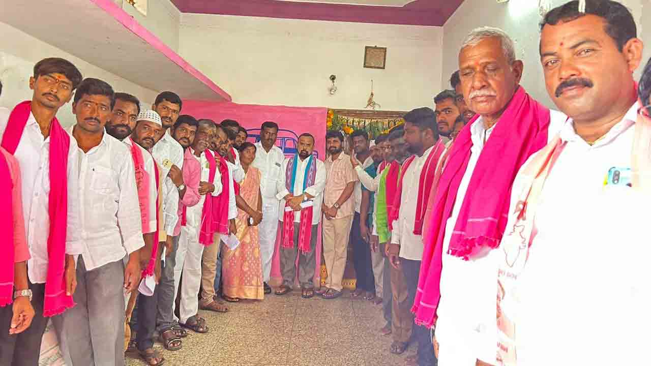 కాంగ్రెస్‌ నాయకులను నిలదీయండి