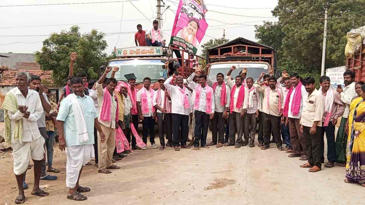 ప్రజా ఆశీర్వాద సభకు తరలిన శ్రేణులు