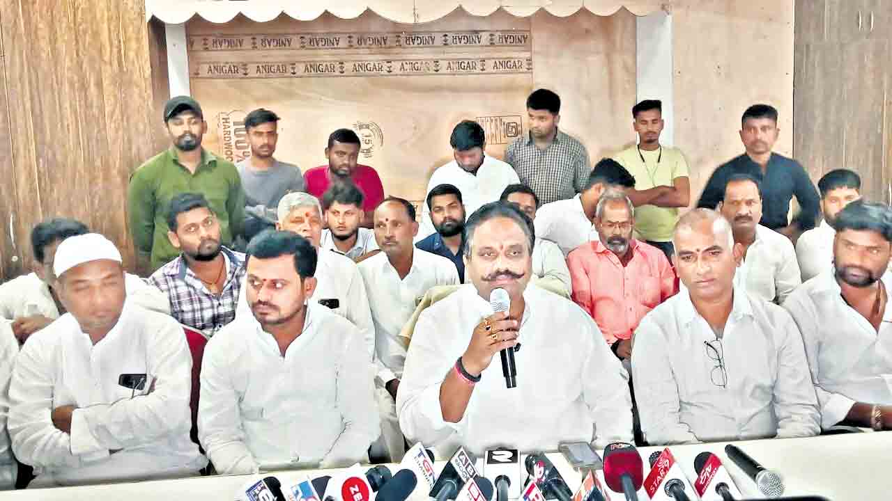 పనిచేసే వారికి కాంగ్రెస్‌లో గౌరవం లేదు