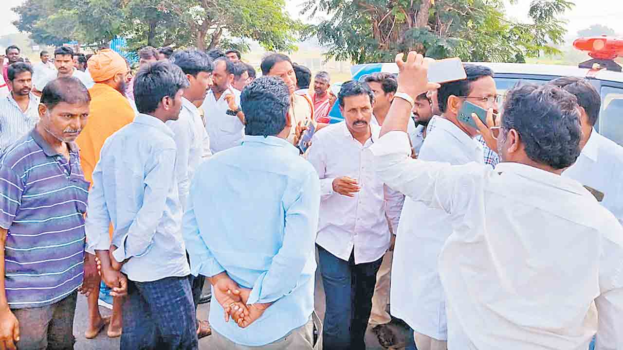 కాంగ్రెస్‌ నేతల.. అసత్య ప్రచారం