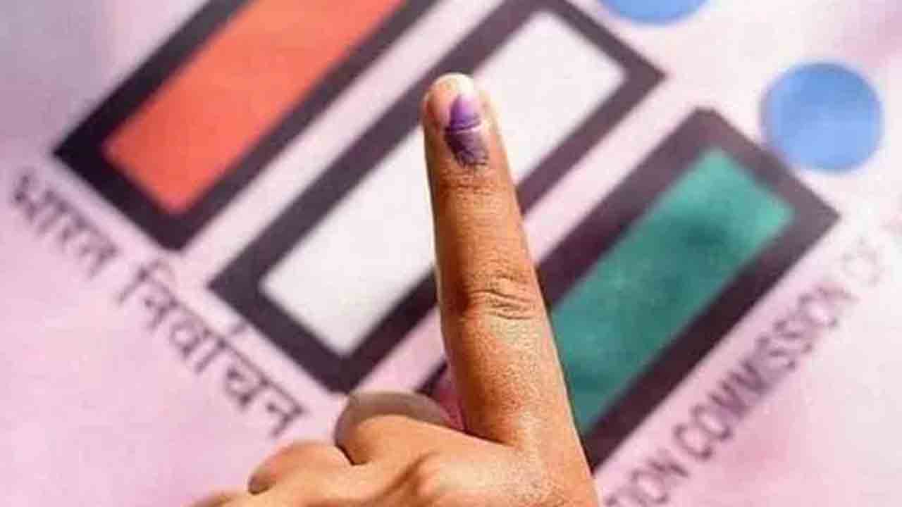 ఎన్నికల బరిలో 102 మంది