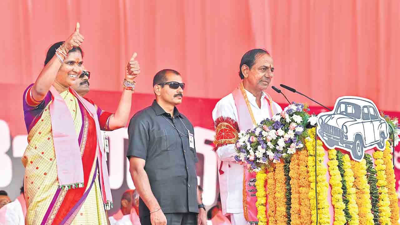 కారు జోరు.. విపక్షాల బేజారు