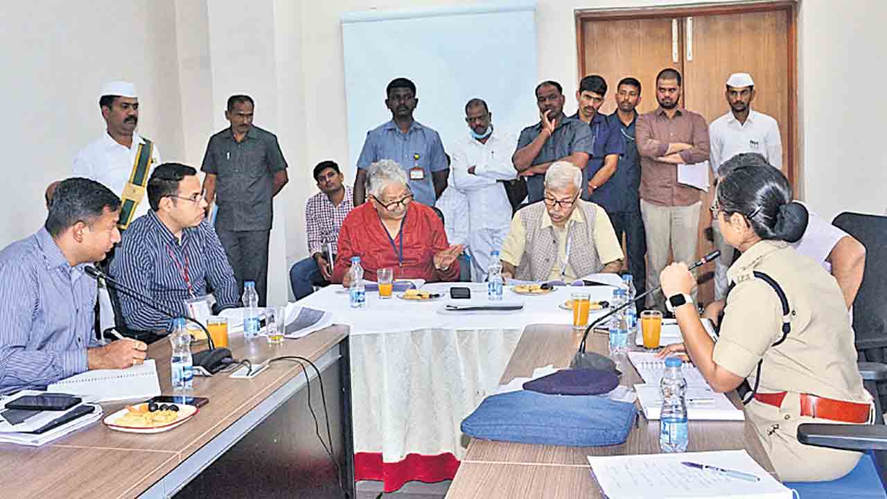 ర్యాండమైజేషన్‌ పూర్తిచేయాలి