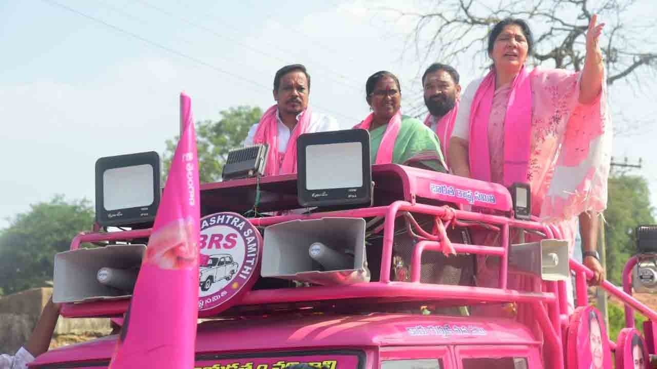 సీతక్కది ప్రచార ఆర్భాటమే..