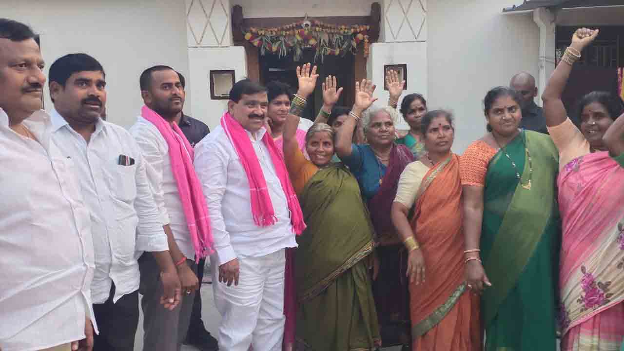 యువకులు కష్టపడి పనిచేయాలి