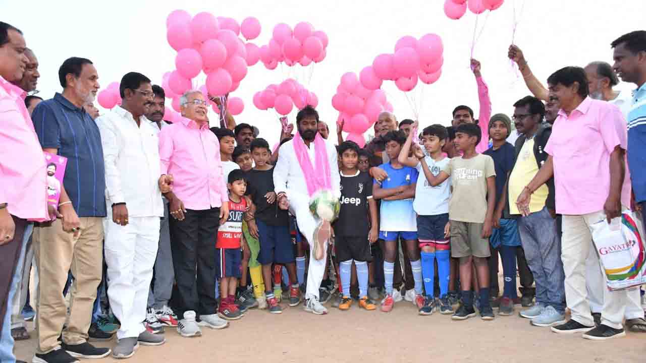 ఆదరిస్తే అభివృద్ధి చేస్తా..