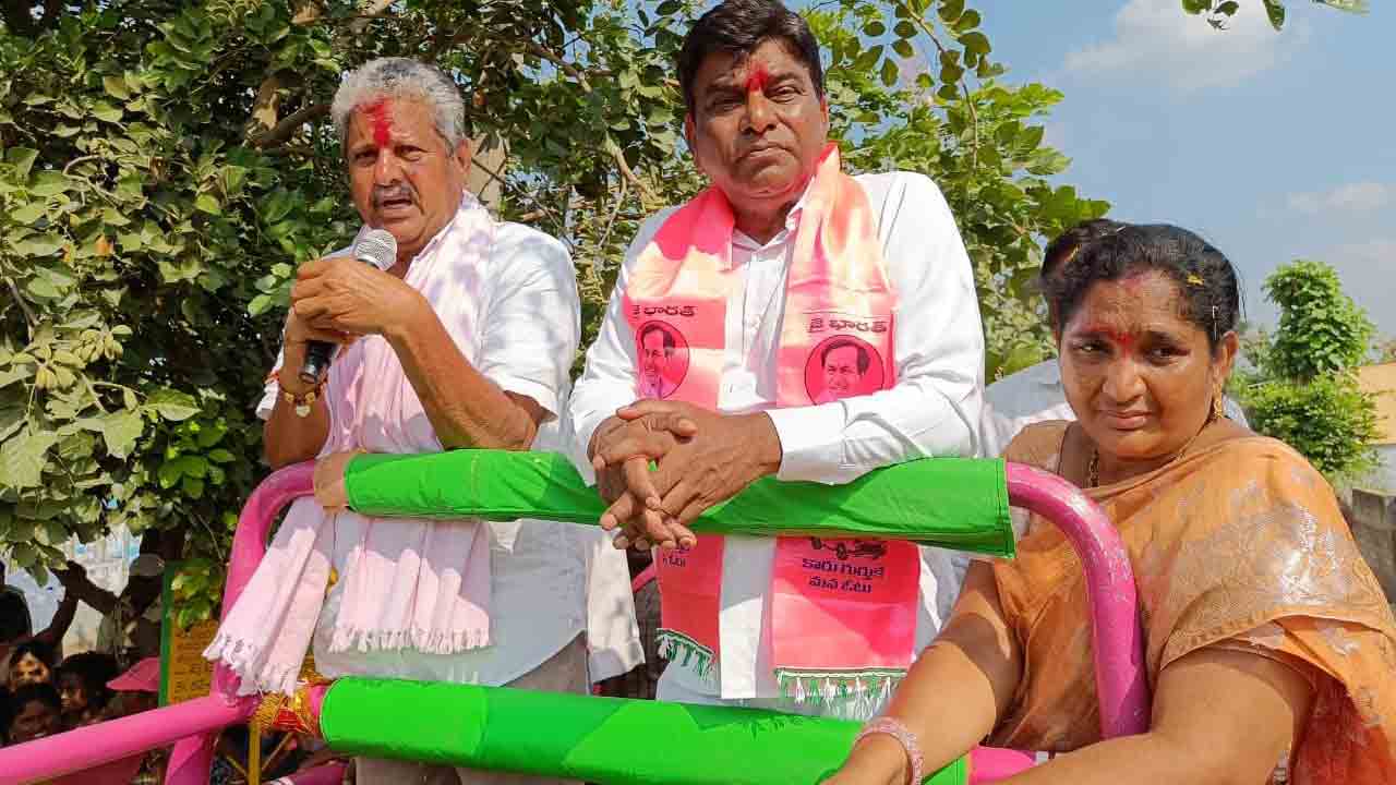 వడ్డీలతో రైతుల నడ్డి విరిచిందే కాంగ్రెస్‌..