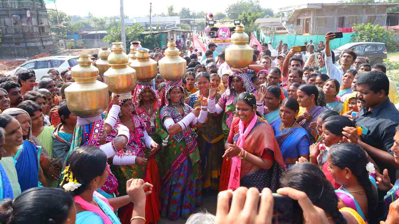 ప్రచార హోరు