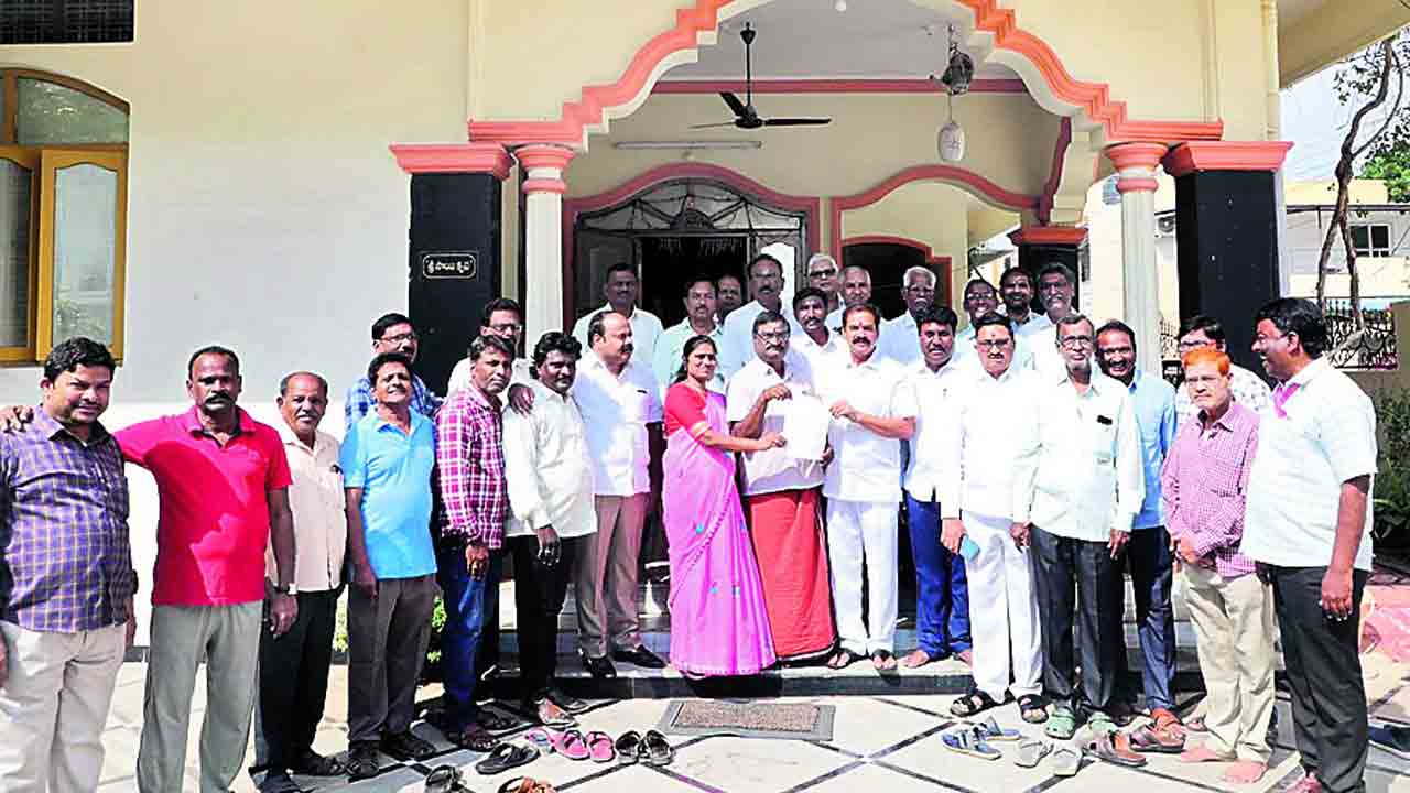 కార్మికులకు అండగా ఉంటా..