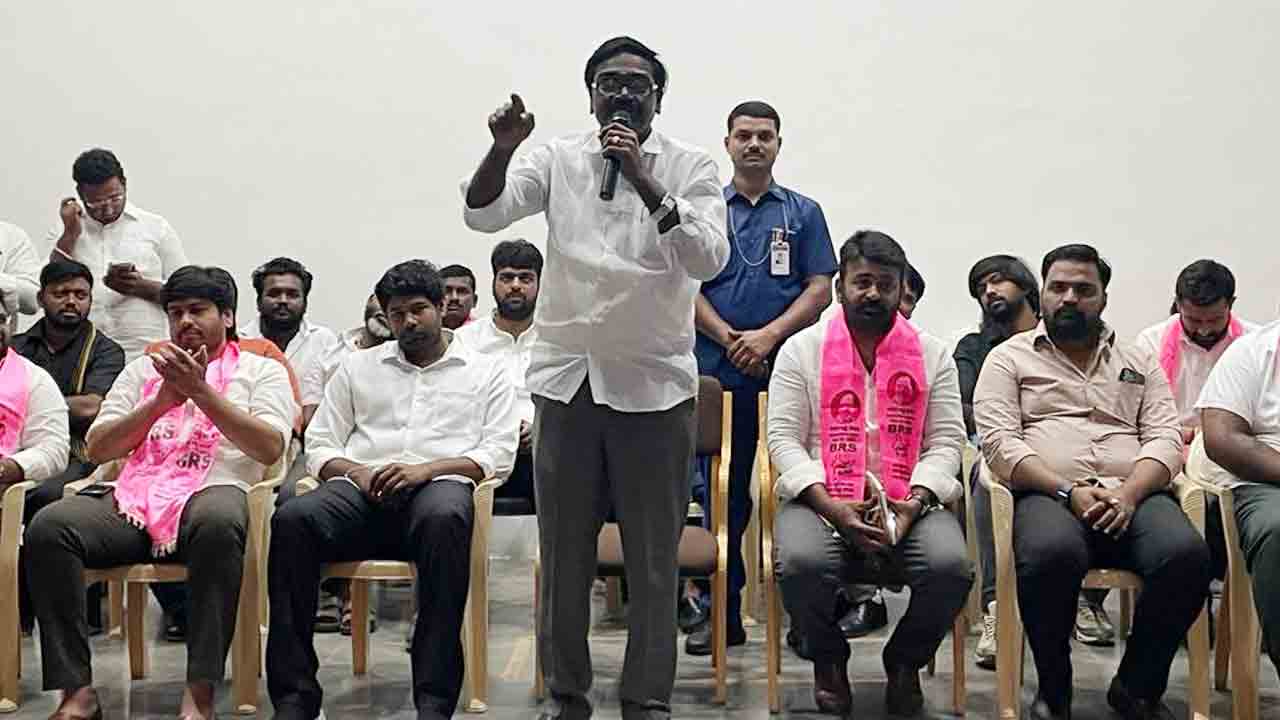 ఊసరవెల్లిని మించిన వ్యక్తి తుమ్మల