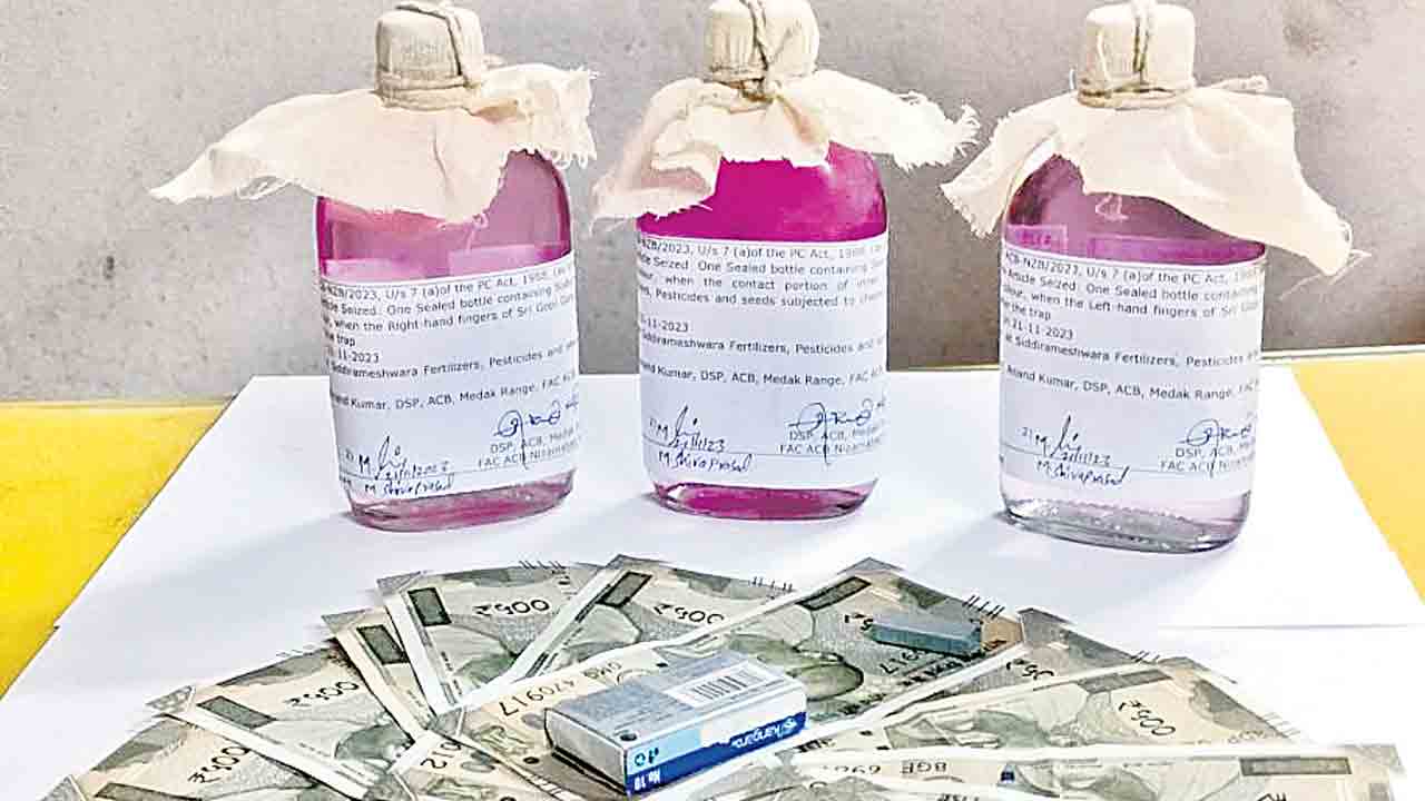 ఏసీబీకి చిక్కిన ఏవో