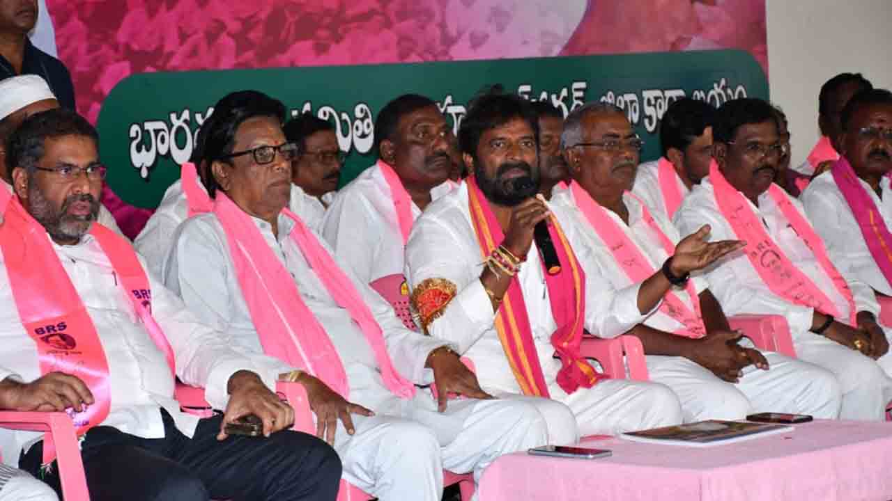 నిద్రలేకుండా పనిచేస్తున్నాను