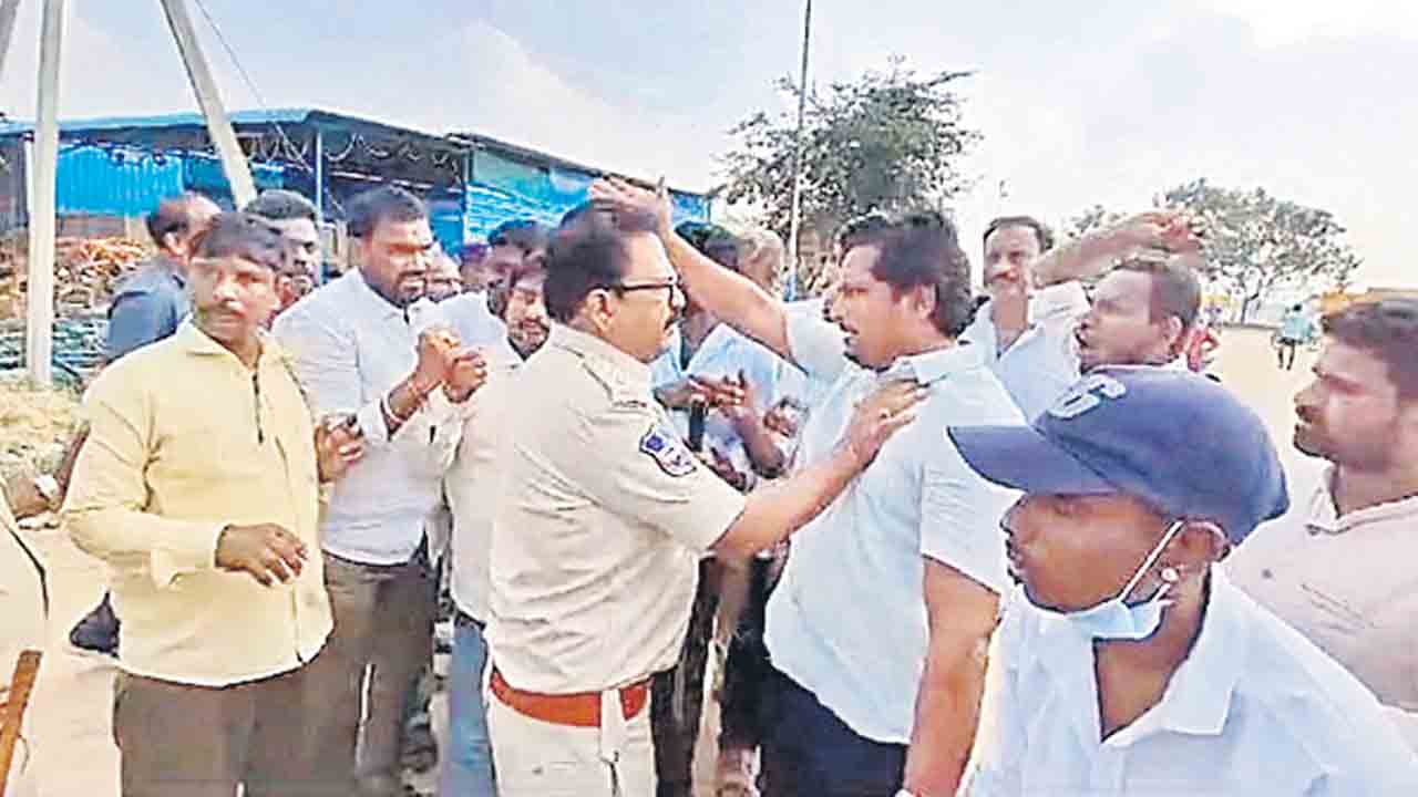 కాంగ్రెస్‌ కండకావరం..