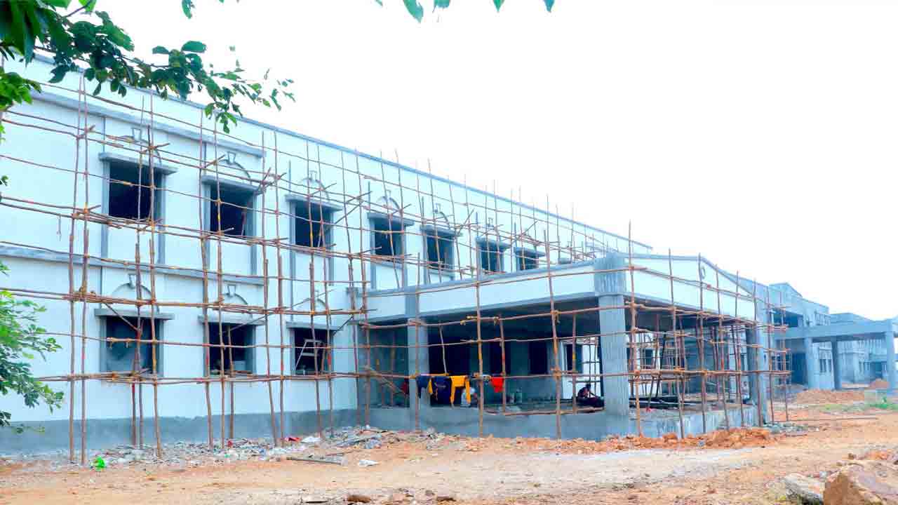 ప్రగతిలో ములుగు ముందంజ