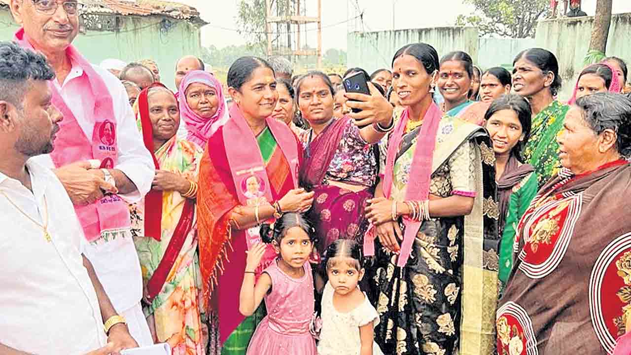 అభివృద్ధికి పట్టం కట్టాలి