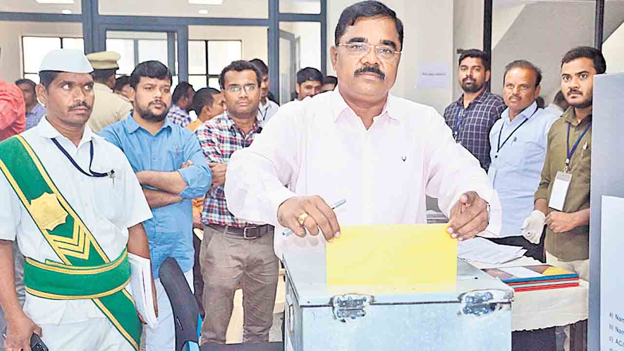 100 శాతం ఓటింగే లక్ష్యం