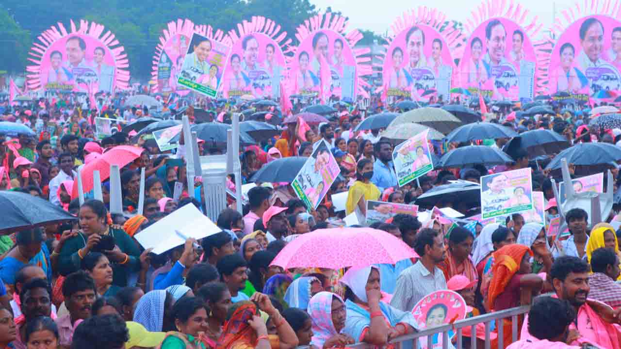 జోరు వానలోనూ జన హోరు..