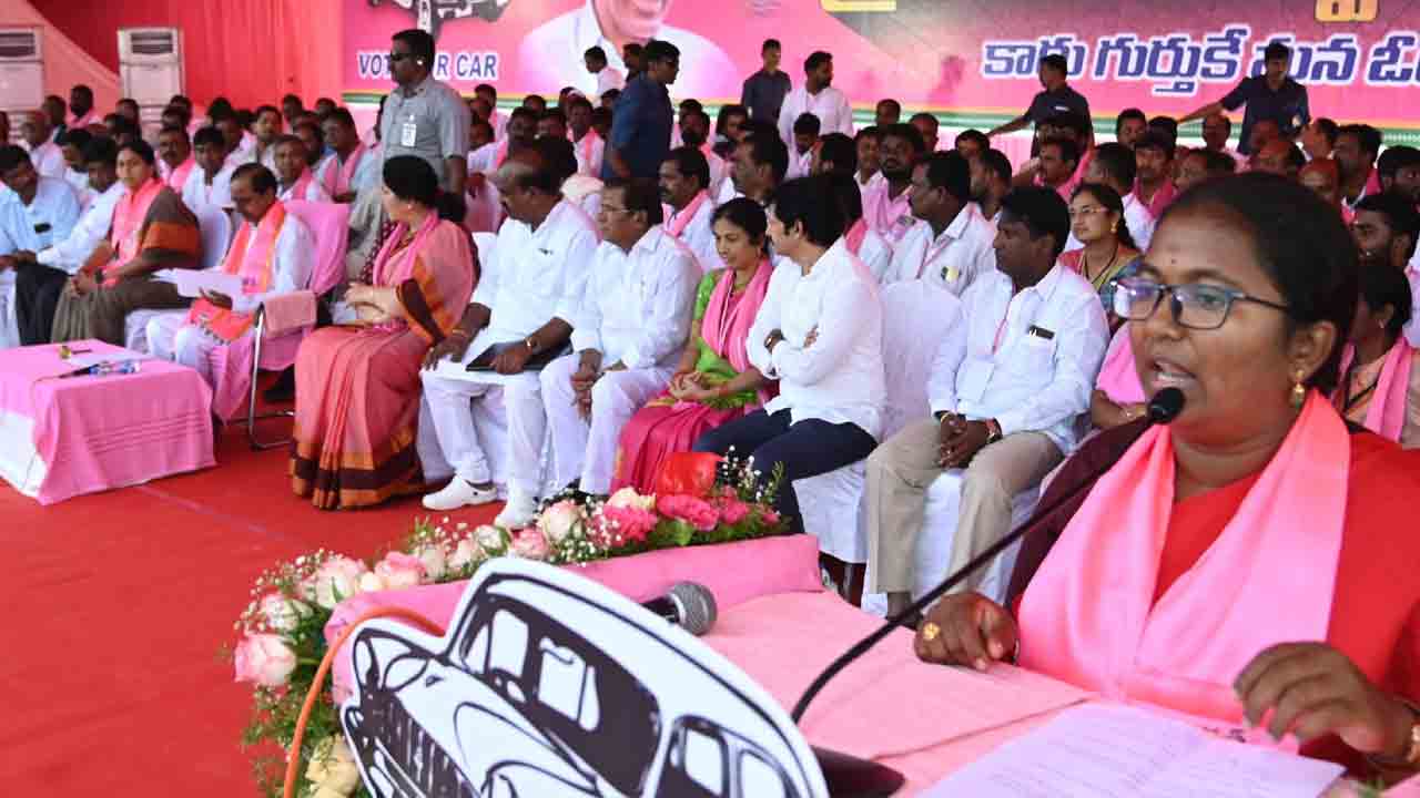 పేదింటి నన్ను కేసీఆర్‌ అక్కున చేర్చుకున్నడు