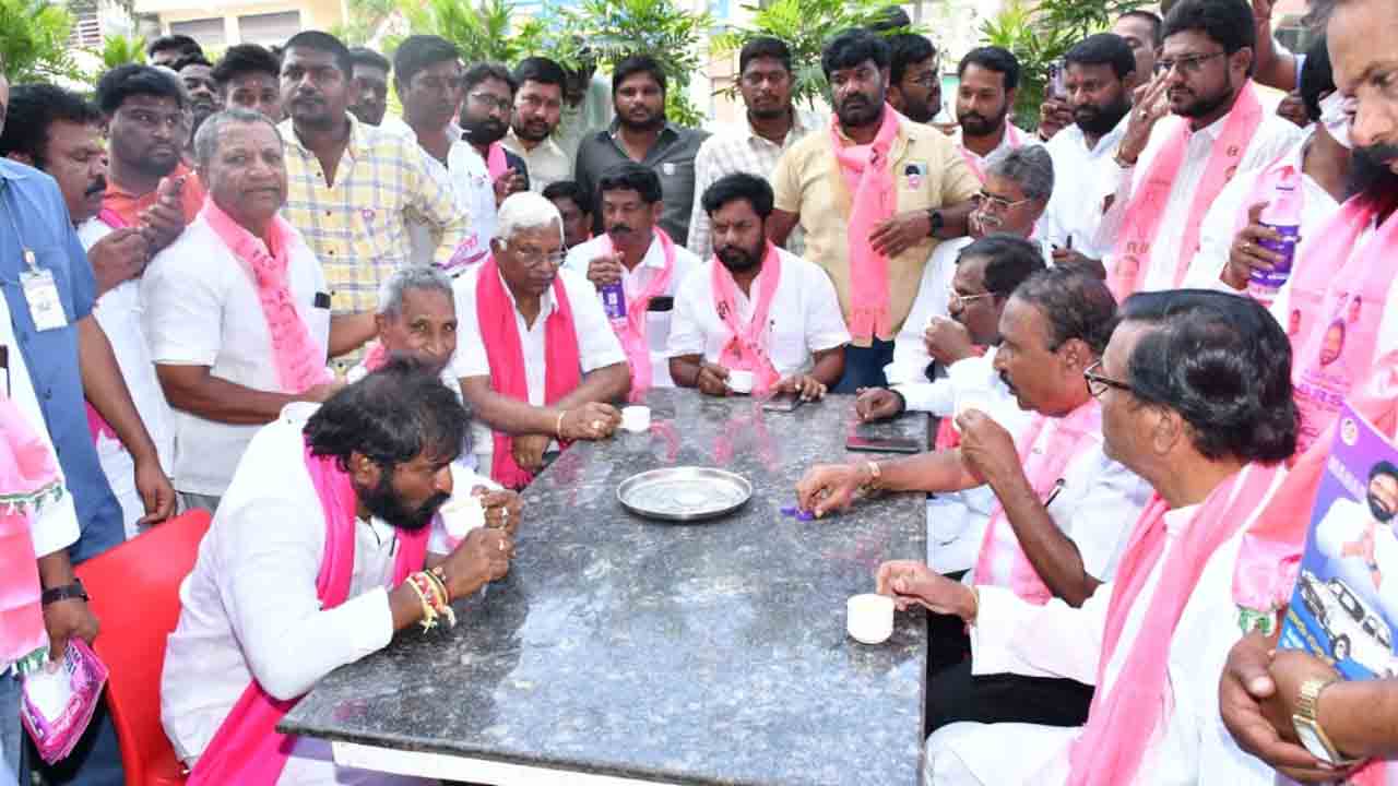 అభివృద్ధికి పట్టం కట్టాలి