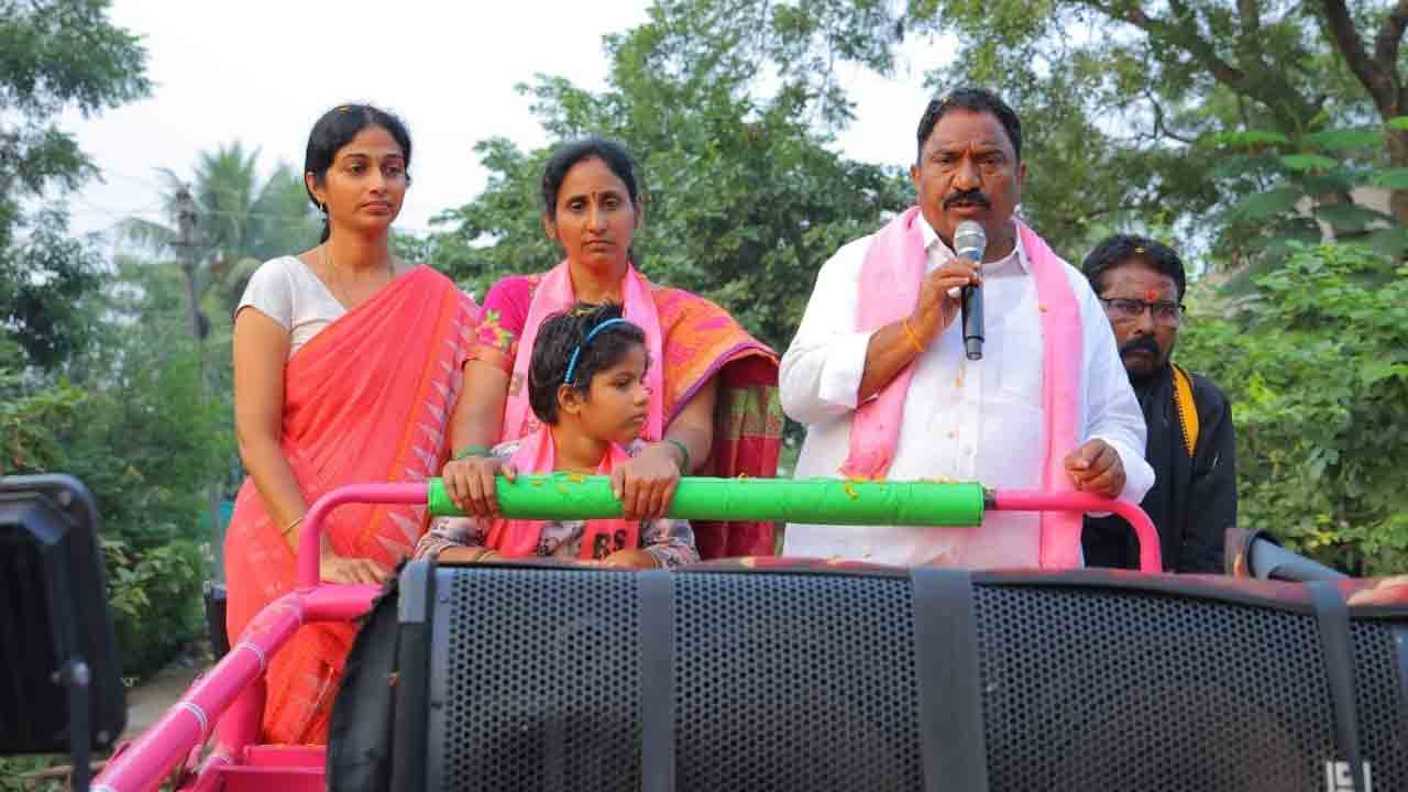 మభ్యపెట్టేందుకే ఆరు గ్యారెంటీ స్కీములు