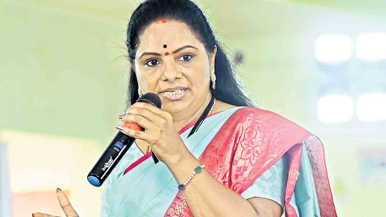 కవిత అలుపెరగని ప్రచారం