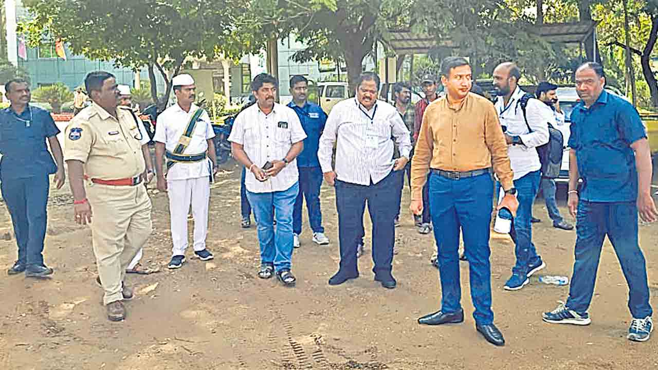 పోలింగ్ కేంద్రాల్లో పకడ్బందీ ఏర్పాట్లు