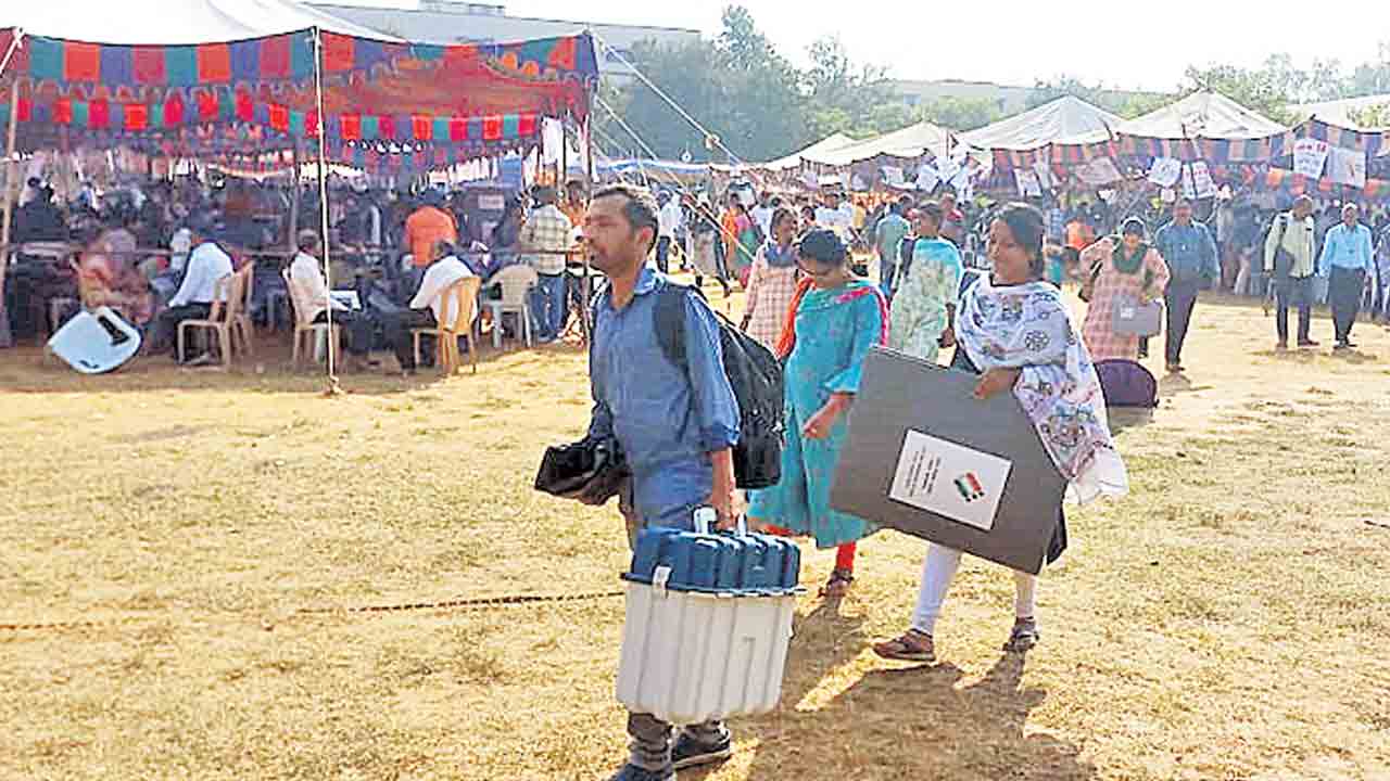 నర్సాపూర్‌లో 305 పోలింగ్‌ కేంద్రాలు