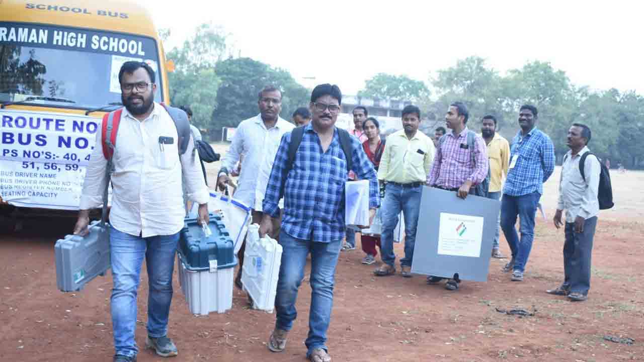 పోలింగ్‌కు ఏర్పాట్లు పూర్తి
