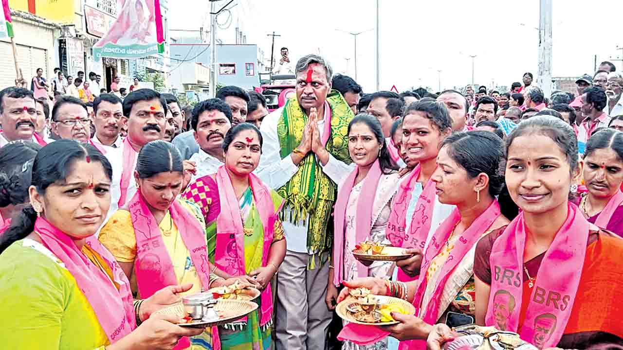 యువతకు ఉపాధి కల్పిస్తాం