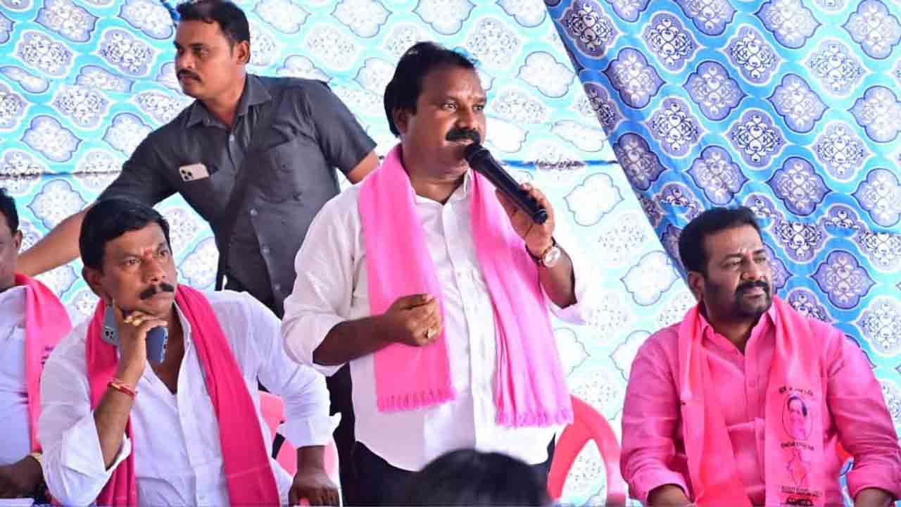 కార్యకర్తలు ప్రతి గడపకూ వెళ్లాలి