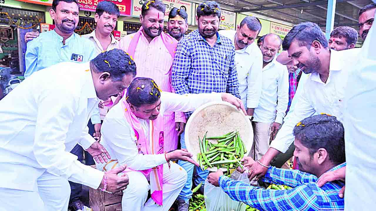 నియోజకవర్గాల్లో జోరుగా అభ్యర్థుల ప్రచారం