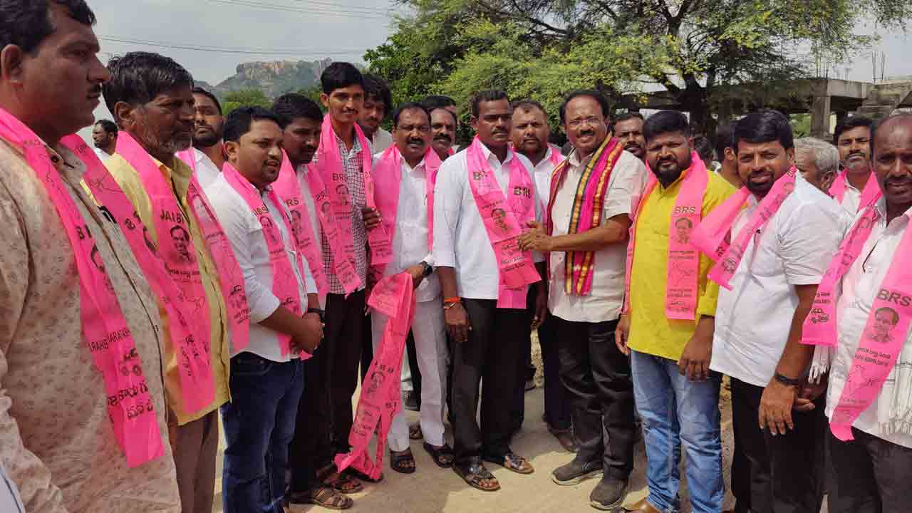 అభివృద్ధిని చూసి బీఆర్‌ఎస్‌లో చేరికలు