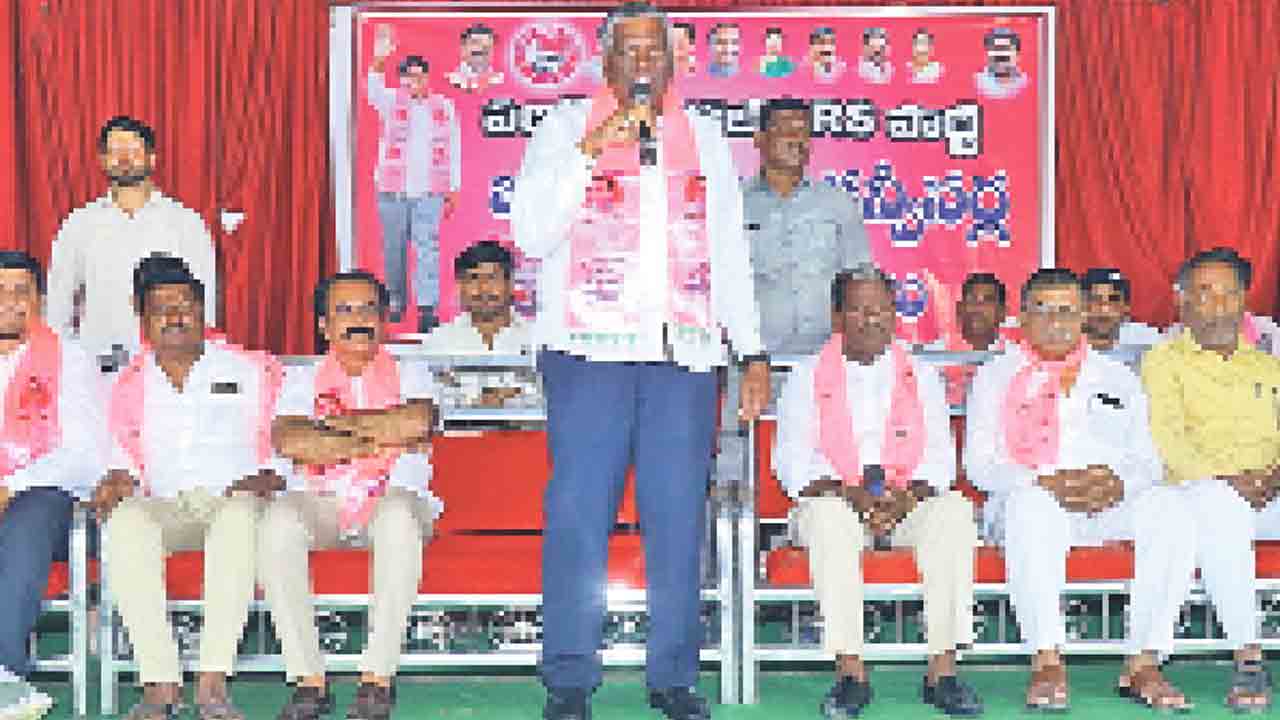 తొమ్మిదేండ్ల అభివృద్ధిని ప్రజలకు వివరించండి