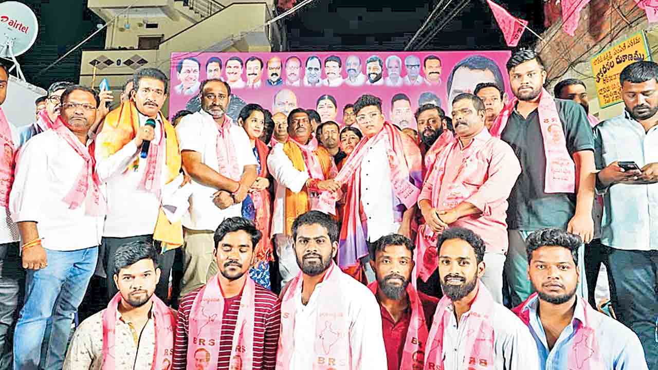 బీఆర్‌ఎస్‌కు జైకొడుతున్న జనం